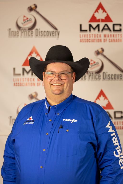 Casey Lawes, 2025 Canadian Livestock Auctioneering Champion